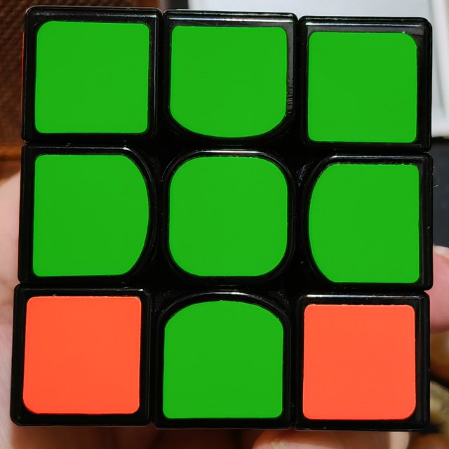 Uma foto nítida com os nove quadrados de uma face do cubo
